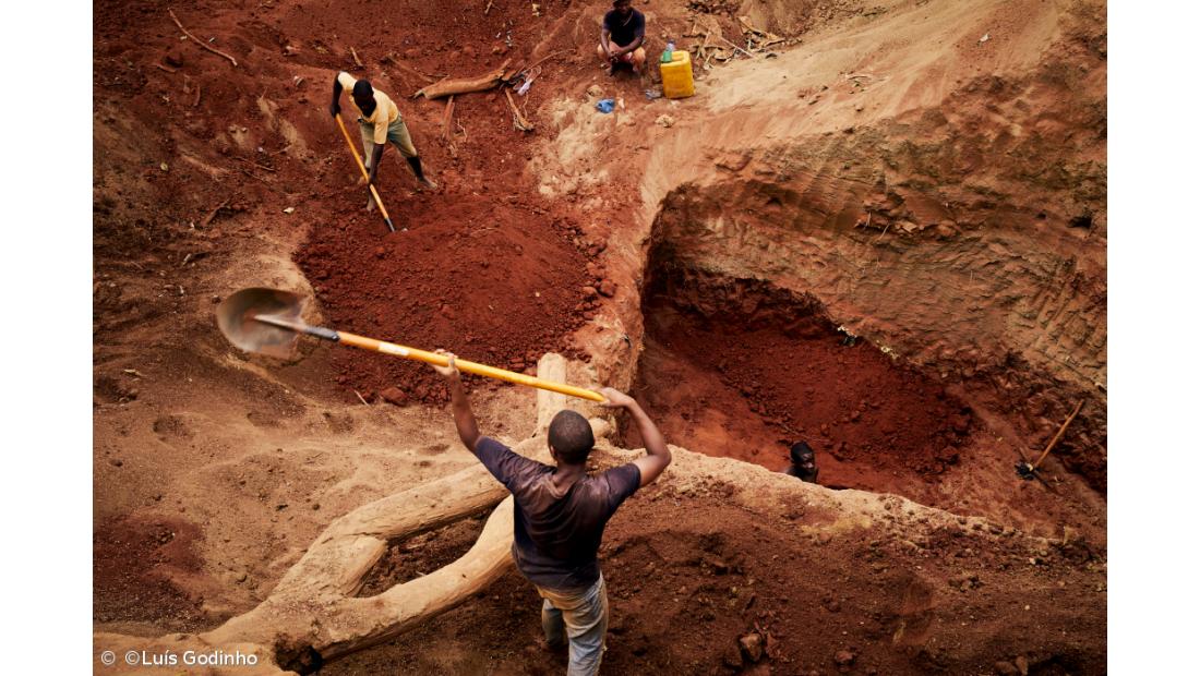 Luís Godinho expõe minas ilegais em Moçambique – Imagem 8