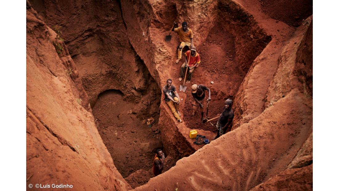 Luís Godinho expõe minas ilegais em Moçambique – Imagem 6
