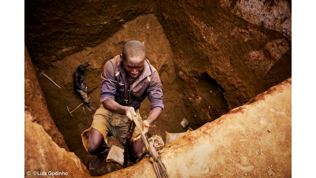 Luís Godinho expõe minas ilegais em Moçambique – Imagem 5