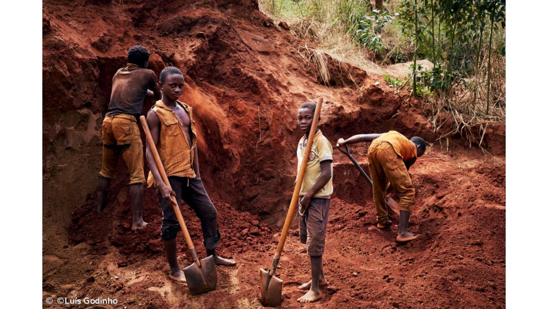 Luís Godinho expõe minas ilegais em Moçambique – Imagem 4