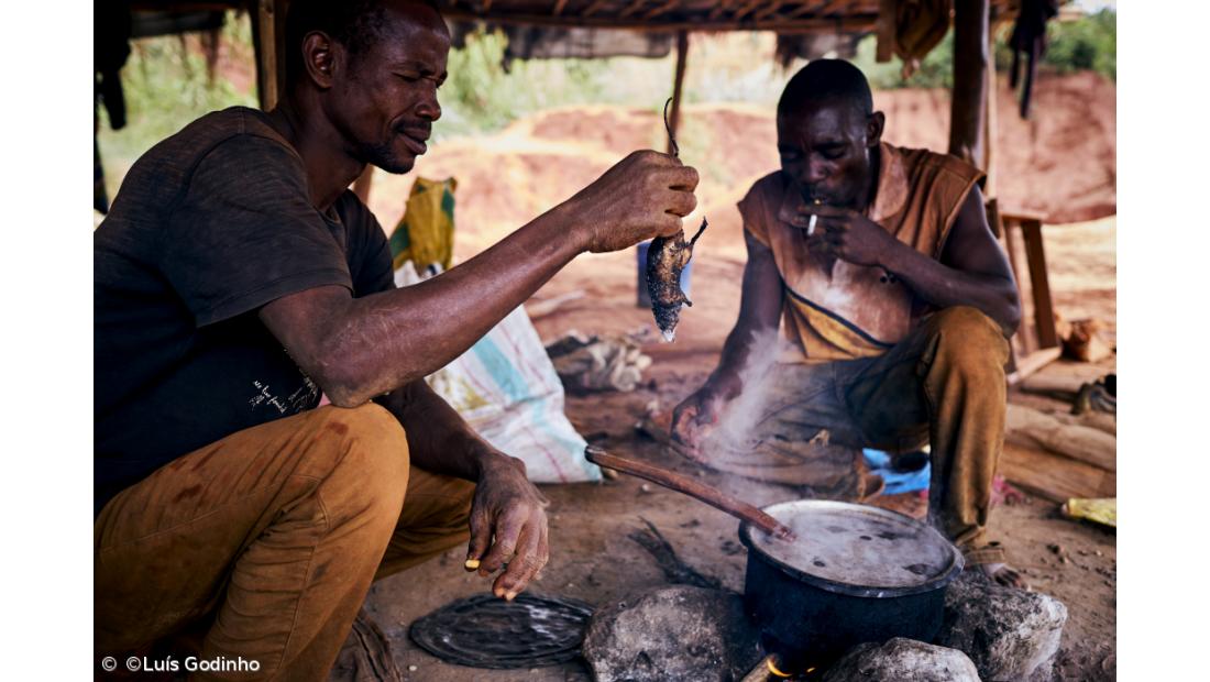 Luís Godinho expõe minas ilegais em Moçambique – Imagem 2