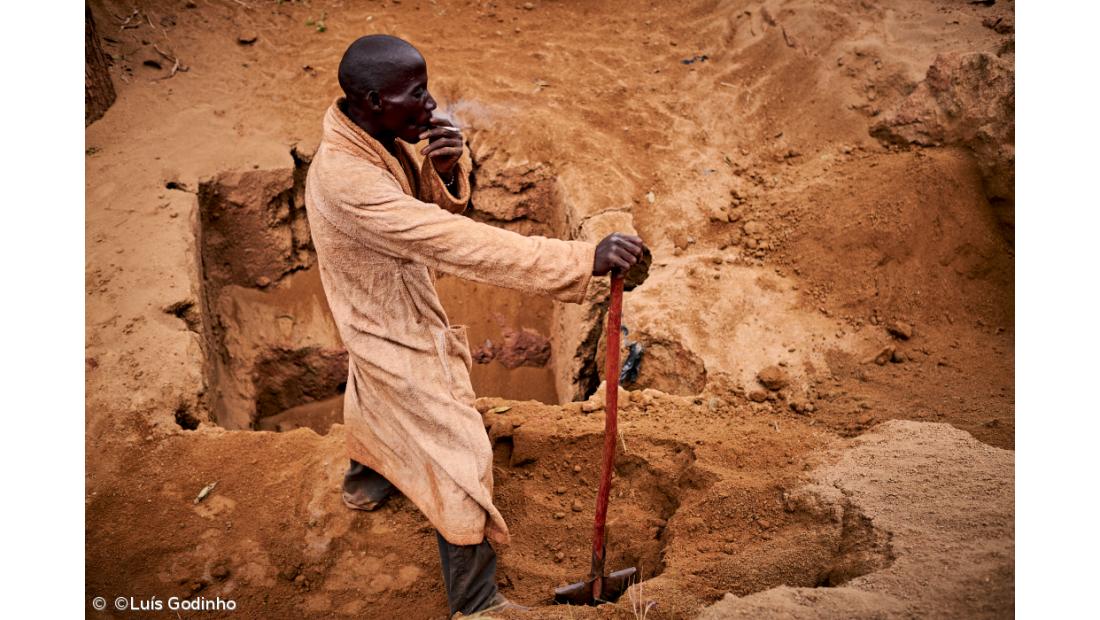 Luís Godinho expõe minas ilegais em Moçambique – Imagem 3