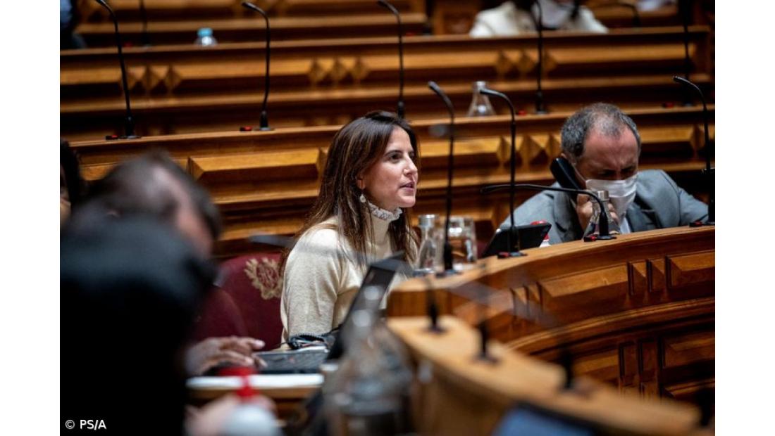 Lara Martinho saudou concessão dos direitos de parentalidade aos trabalhadores portugueses na Base das Lajes