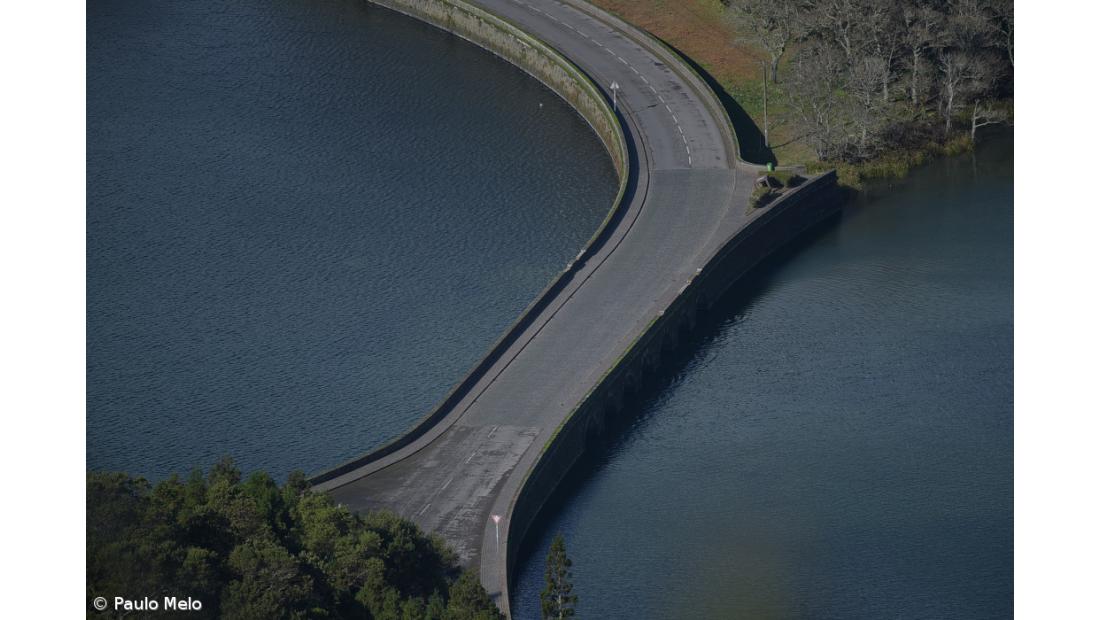 Vandalismo danifica muros da Ponte dos Regos na freguesia das Sete Cidades – Imagem 2