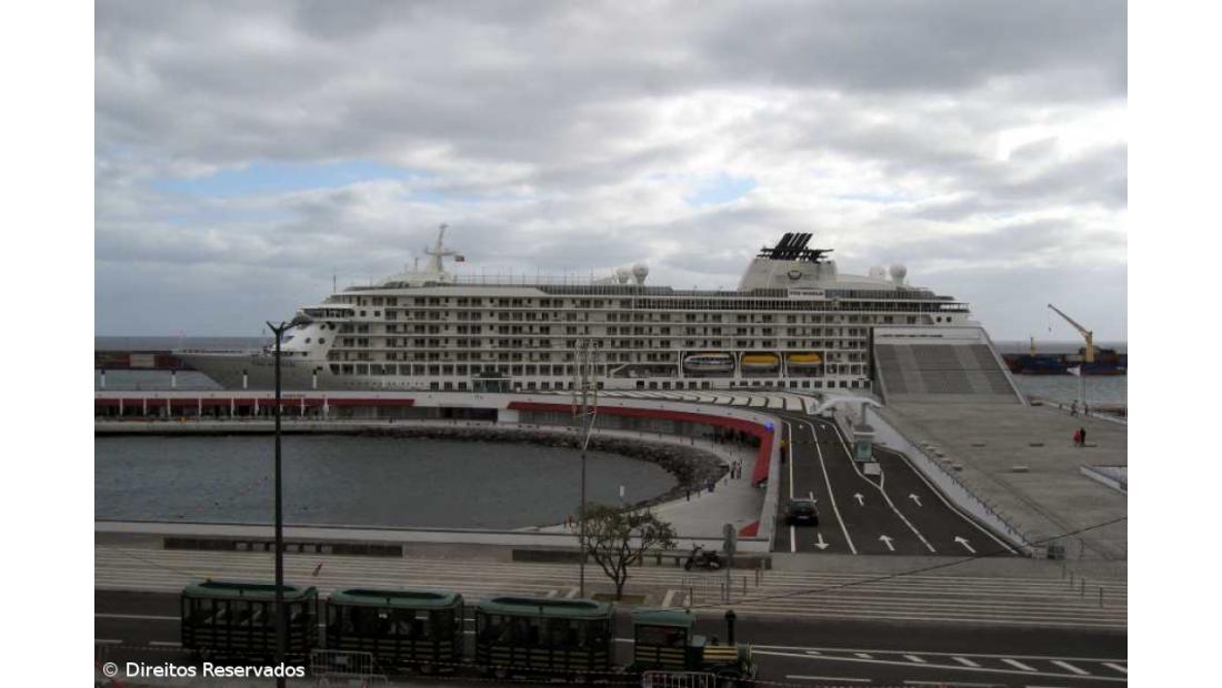 "Apartamentos flutuantes"de luxo nas Portas do Mar