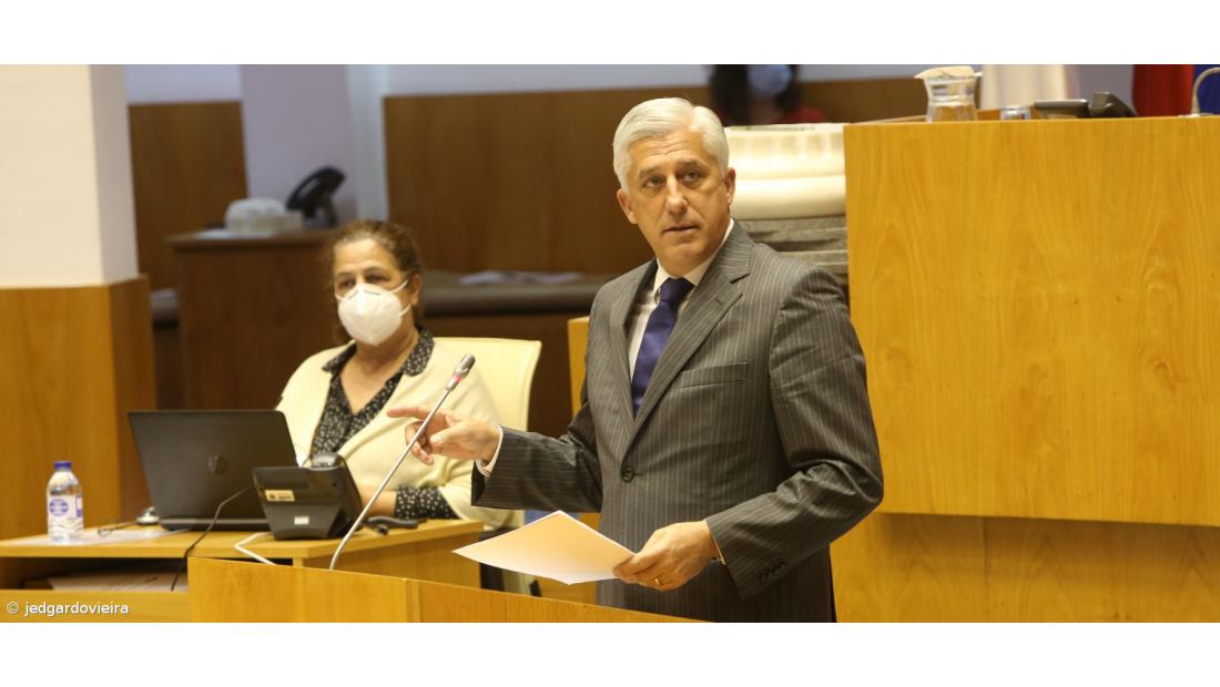 Secretário regional lembra que PSD/Açores se absteve durante crises do Governo do PS