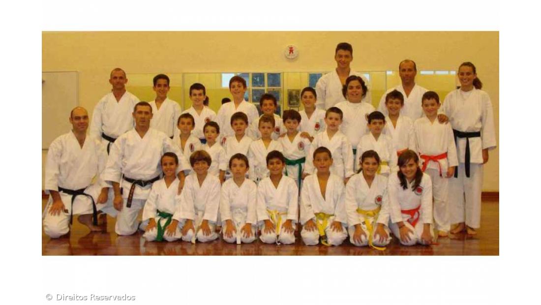 Dojo Shiai com 40 karatecas do Karaté Clube de Ponta Delgada