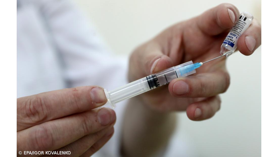 Professores e pessoal não docente dos Açores prioritários na 2.ª fase de vacinação