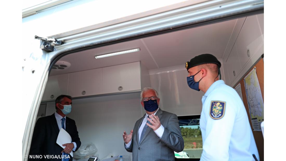 Catarina Martins pede que se resolva "gritante violação dos direitos" em Odemira