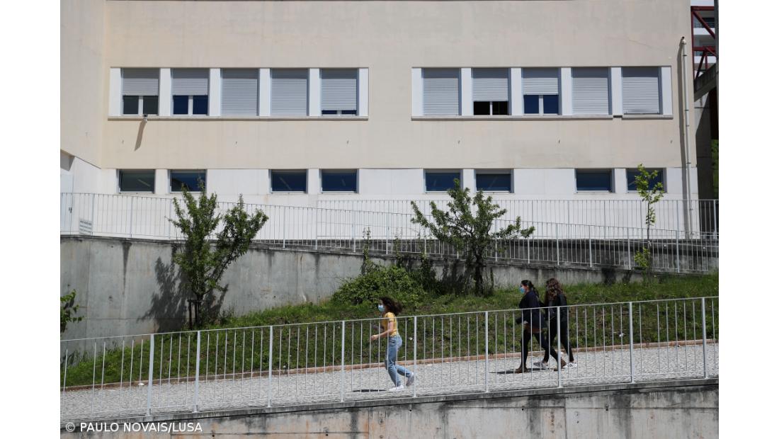 Uma em cada dez escolas "chumba" nos exames