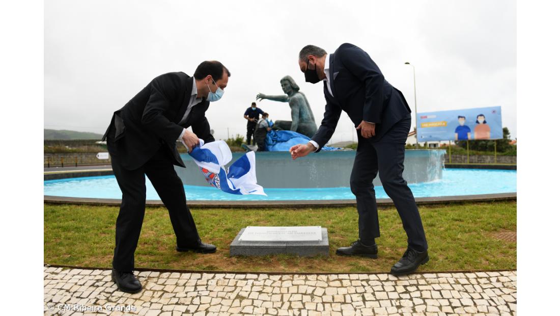 Ribeira Grande com monumento de homenagem ao surfista  – Imagem 1