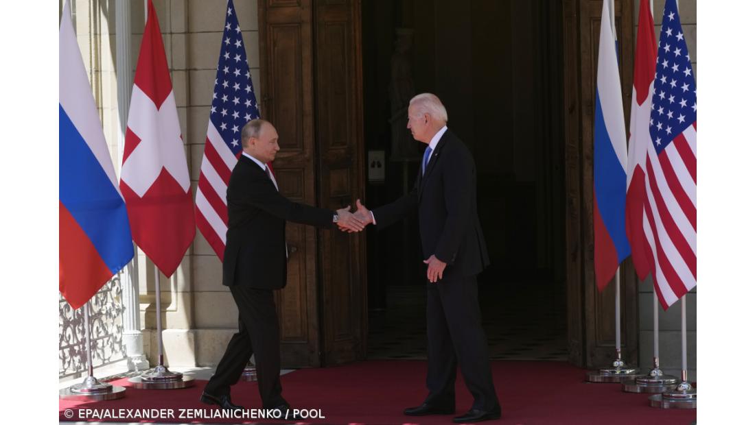 Rússia protesta contra críticas de Biden e diz que relações com EUA estão à beira da rutura