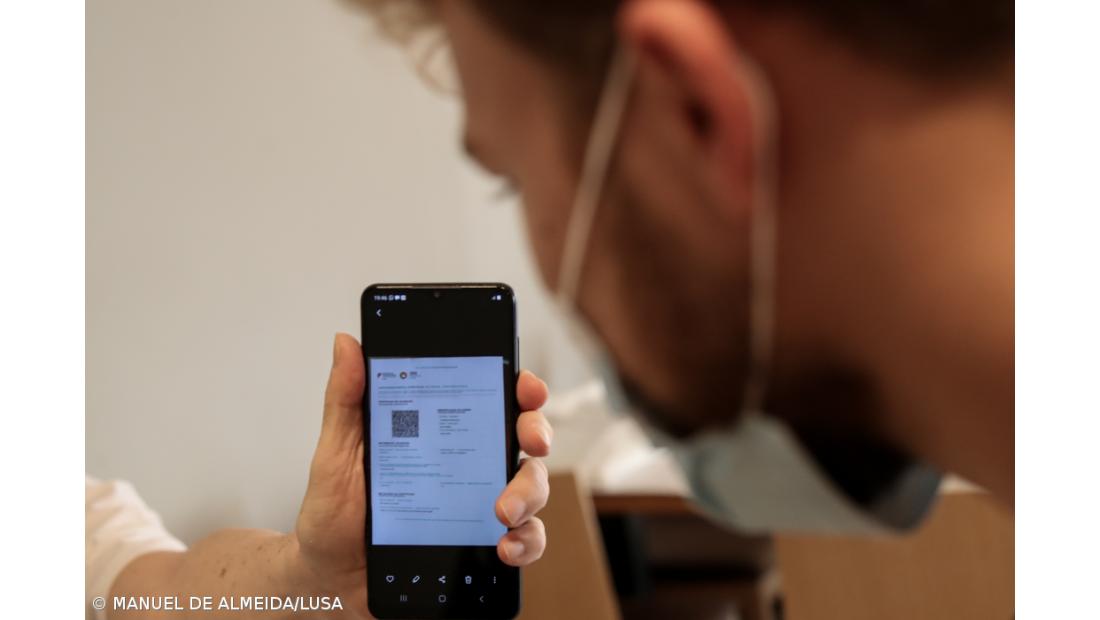 Certificado digital em viagens marítimas e aéreas e acesso a lares e hospitais