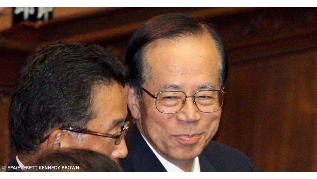 PM Yasuo Fukuda demite-se