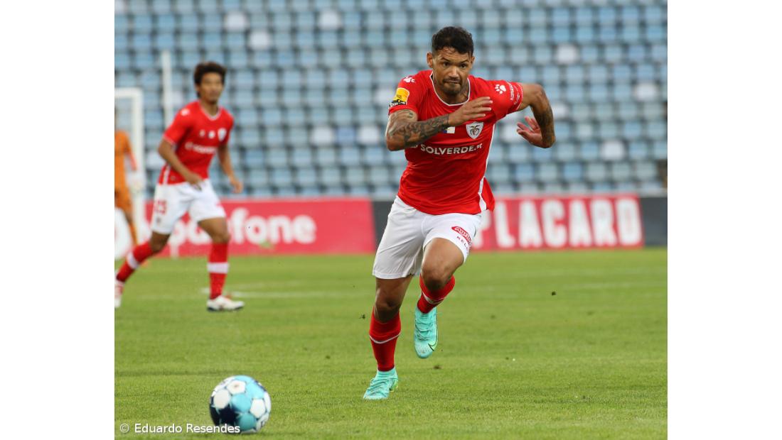 Carlos Júnior a um golo das três dezenas pelo Santa Clara