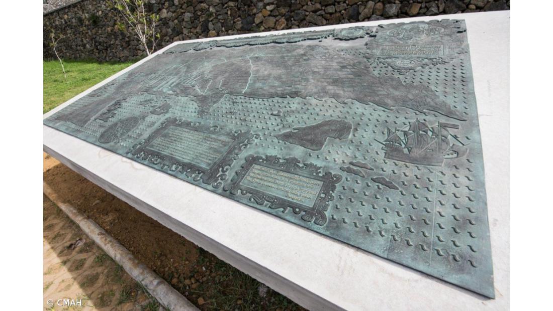 Carta de Linschoten em exposição no Passeio Teles Palhinha – Imagem 2