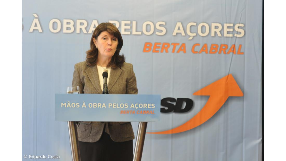 Berta Cabral apresenta moção global de estratégia 