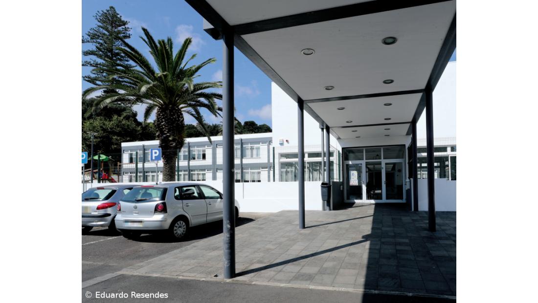 Pais preocupados com défice de auxiliares na Escola das Anexas