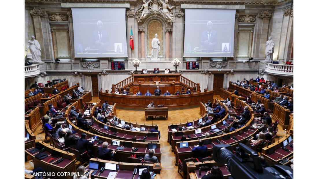 Parlamento aprova na generalidade alargamento do luto parental para 20 dias consecutivos