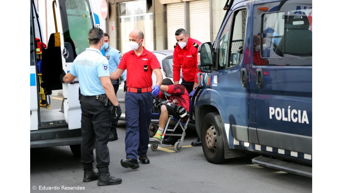 Momentos de pânico na rua de Lisboa, em Ponta Delgada, após disparos de espingarda (com fotos) – Imagem 4