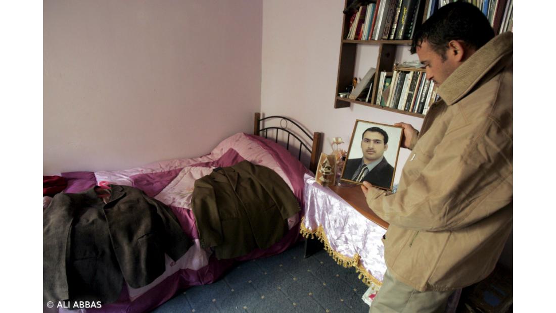 Adiado julgamento de jornalista que atirou sapatos contra Bush 