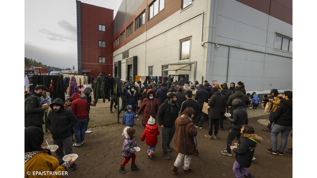 Mais de 100 migrantes resgatados de duas embarcações ao largo das Canárias