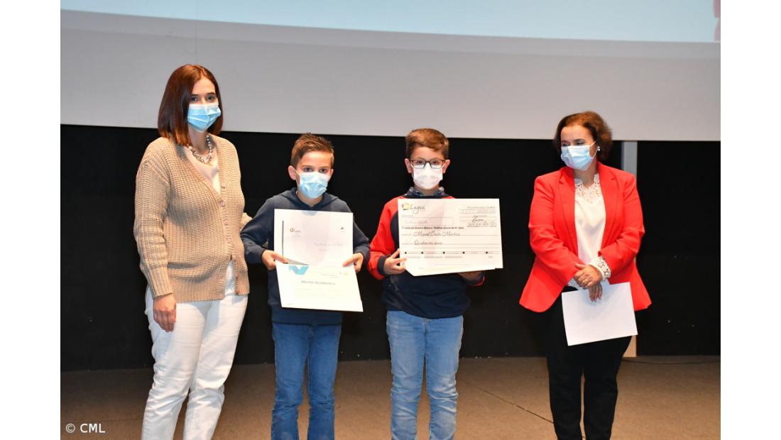 Alunos da EBI de Lagoa recebem prémios de mérito académico – Imagem 1