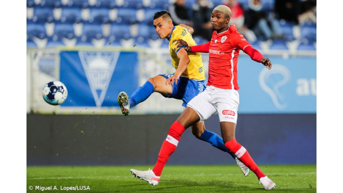 Estoril Praia e Santa Clara empatam em noite de futebol de ataque