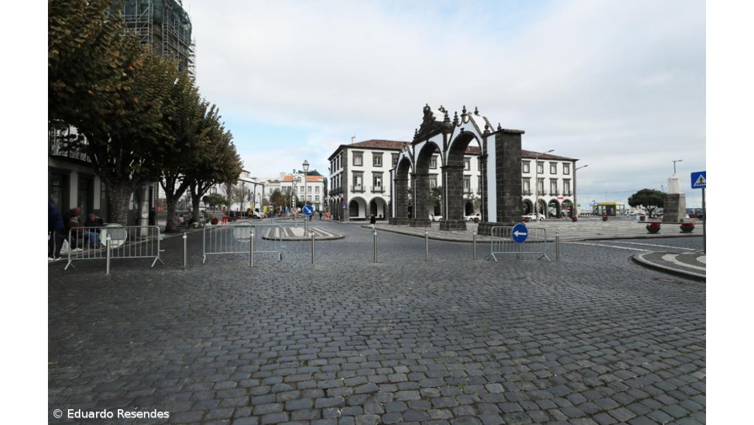 Abaixo-assinado defende encerramento de ruas de Ponta Delgada ao trânsito 