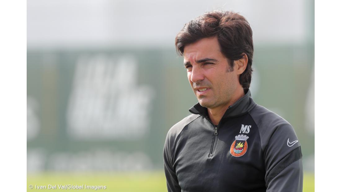 Mário Silva orienta hoje o treino do Santa Clara