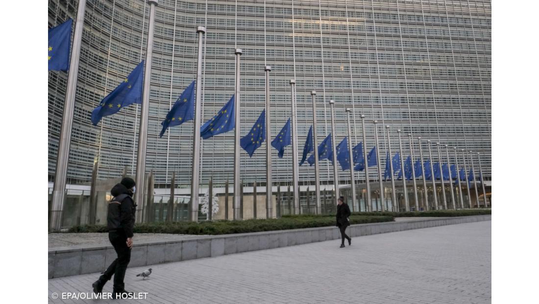 Partido Popular Europeu vence eleições com 46 lugares à frente de socialistas