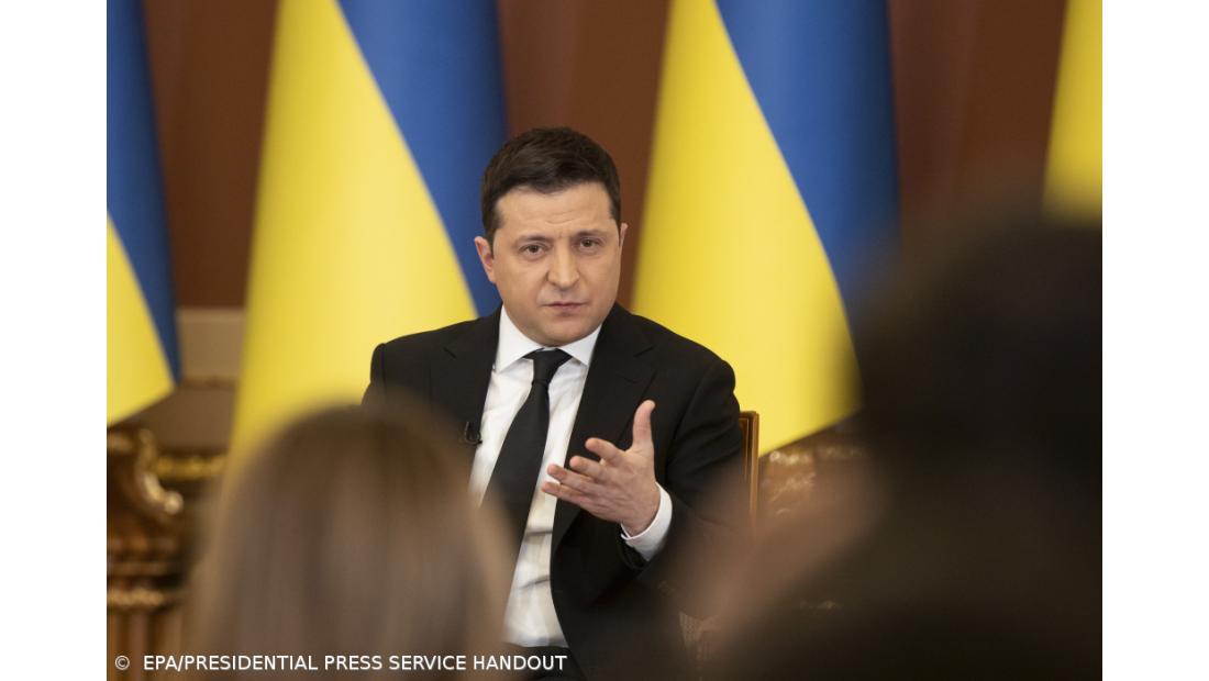 Presidente Zelenski defende solução diplomática mas não se verga à Rússia