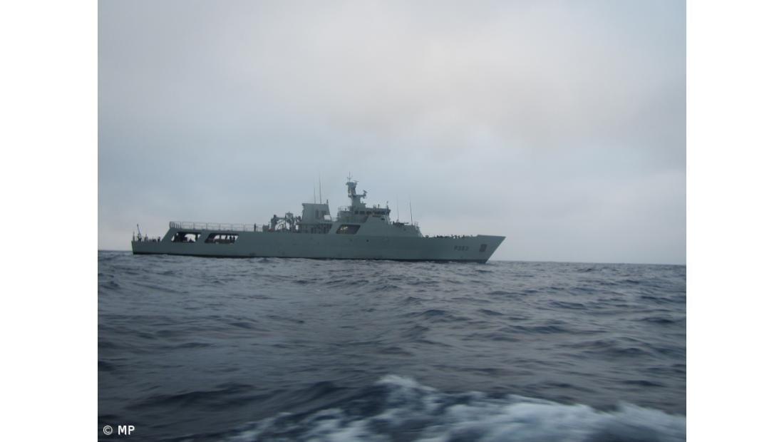 Navio mercante com incêndio a bordo nos Açores, tripulantes estão a ser resgatados