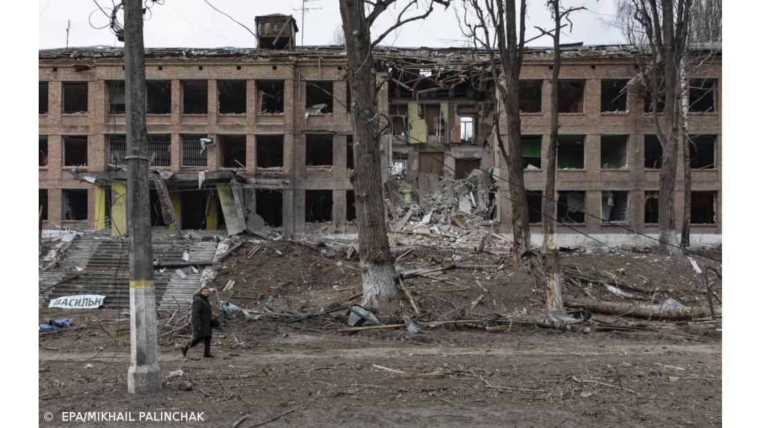 Fragmentos de míssil russo causam um morto e três feridos em Kiev