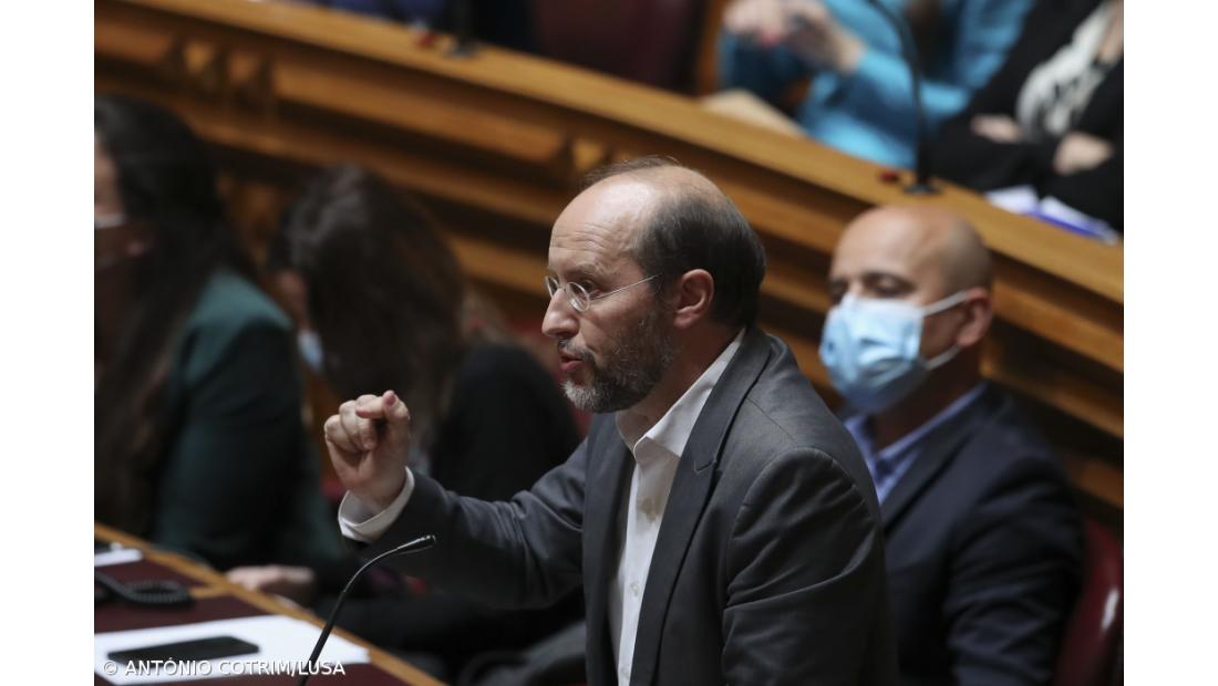 Livre vota contra moção do Chega