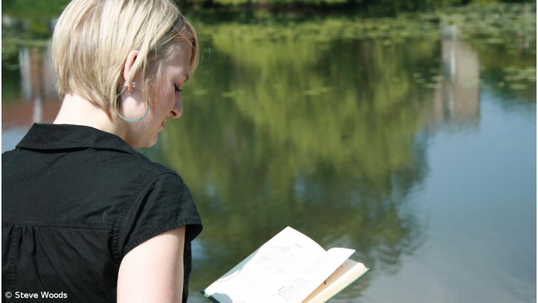 Ler ficção literária ajuda a discernir melhor emoções alheias