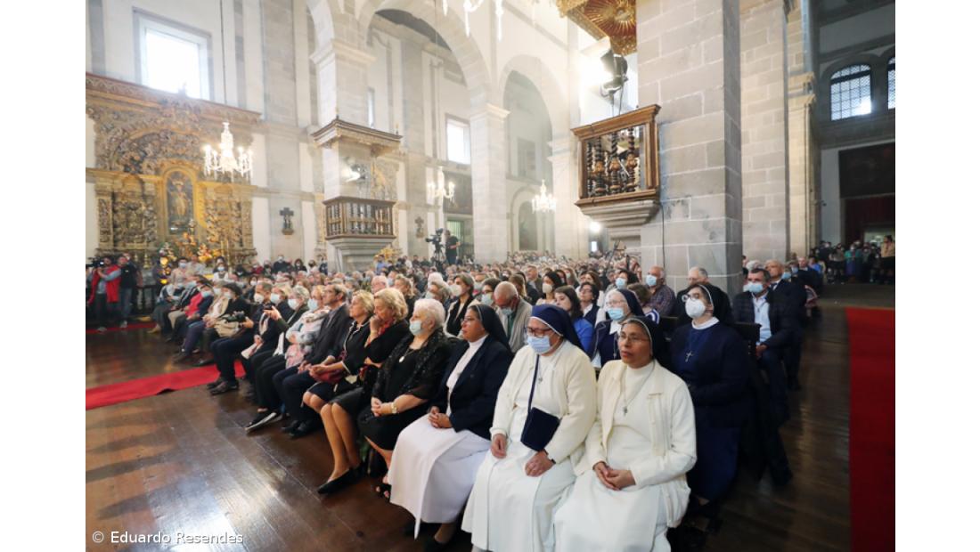 Fé e emoção no regresso do Santo Cristo às ruas de Ponta Delgada – Imagem 14
