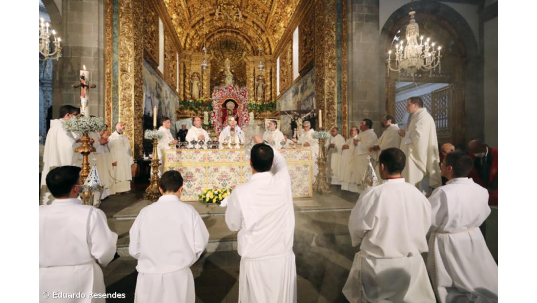 Fé e emoção no regresso do Santo Cristo às ruas de Ponta Delgada – Imagem 8