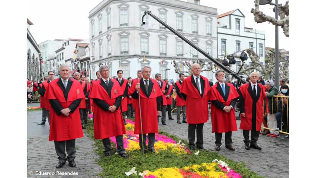 Fé e emoção no regresso do Santo Cristo às ruas de Ponta Delgada – Imagem 4