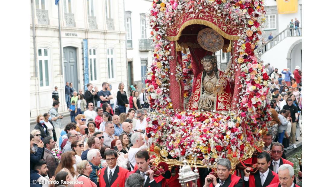 Fé e emoção no regresso do Santo Cristo às ruas de Ponta Delgada – Imagem 6