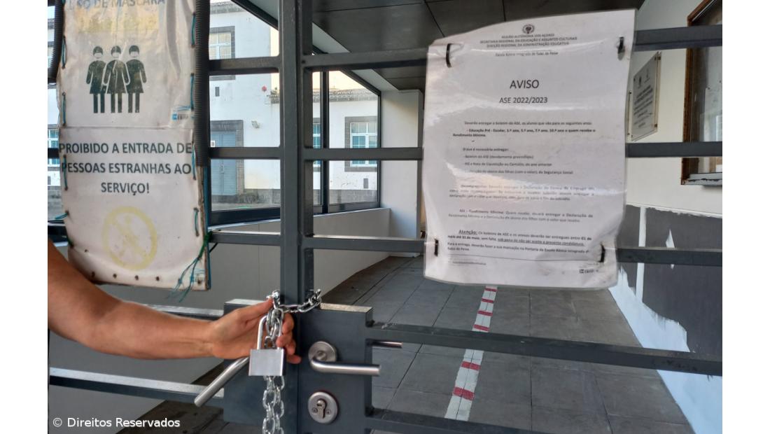 Pais da escola do Pico da Pedra protestam contra redução de assistentes operacionais – Imagem 2