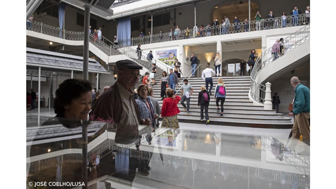Aplausos e agradecimentos marcam reabertura do Mercado do Bolhão no Porto – Imagem 2