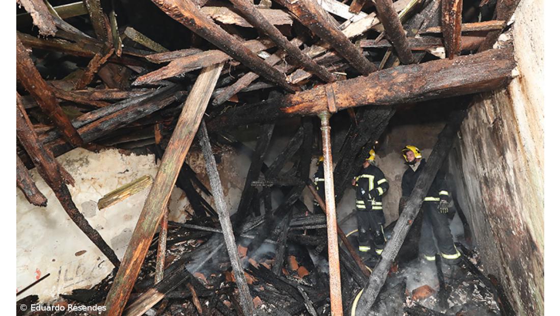 Incêndio em edíficio desabitado nas Laranjeiras – Imagem 5