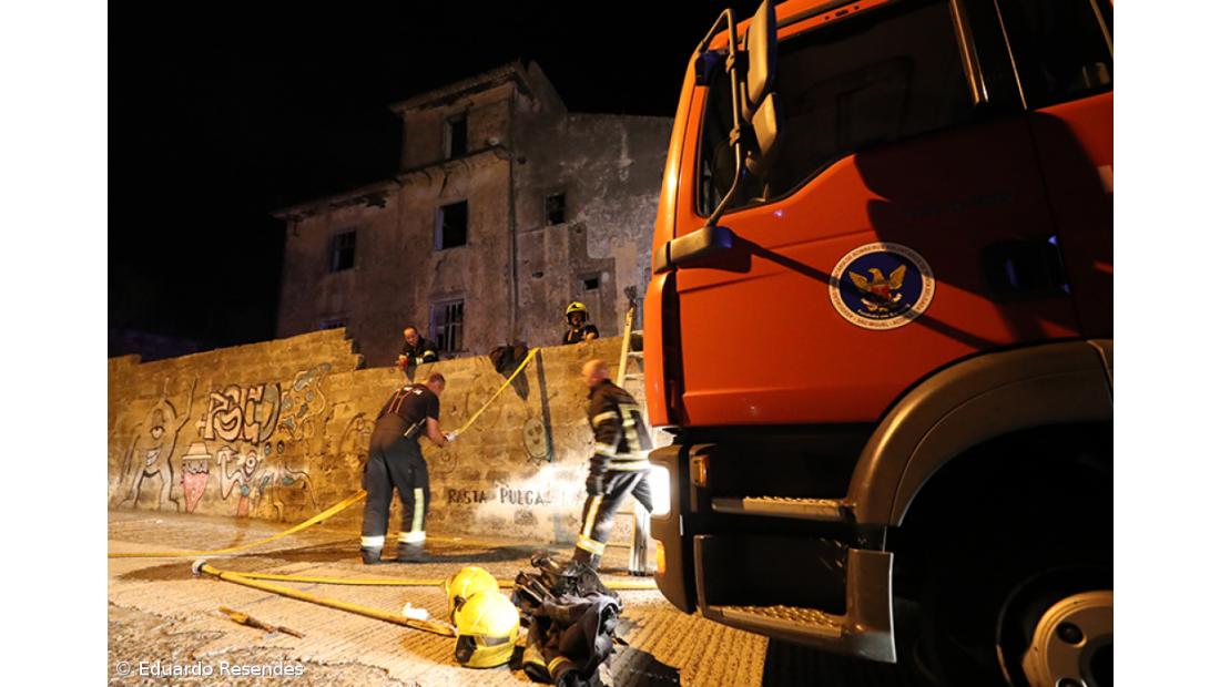 Incêndio em edíficio desabitado nas Laranjeiras – Imagem 6