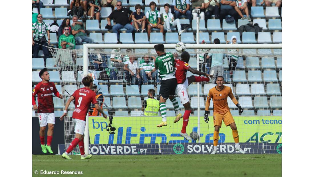 Sporting vence Santa Clara e sobe provisoriamente a quinto da I Liga