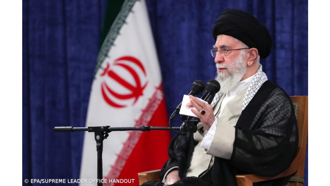 Líder supremo do Irão concede indultos e redução de penas a três mil reclusos