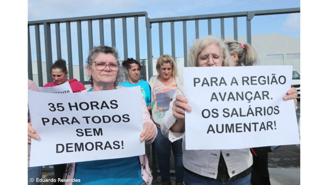 Manifestação à porta de conserveira junta cerca de 60 trabalhadoras em Rabo de Peixe – Imagem 6