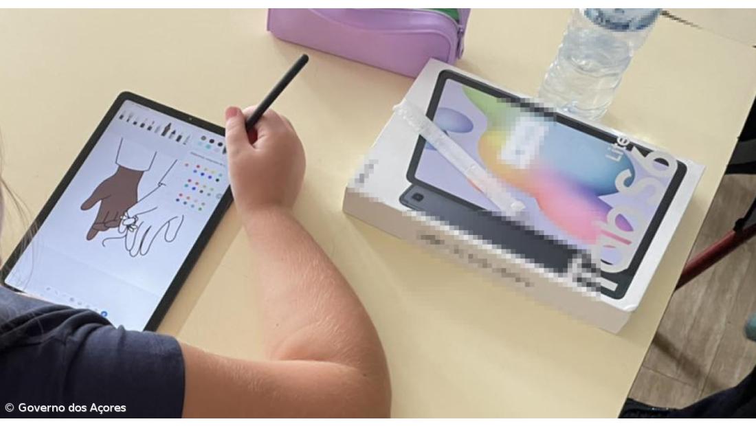 Petição pelo regresso dos manuais em papel já recolheu mais de 1.250 assinaturas