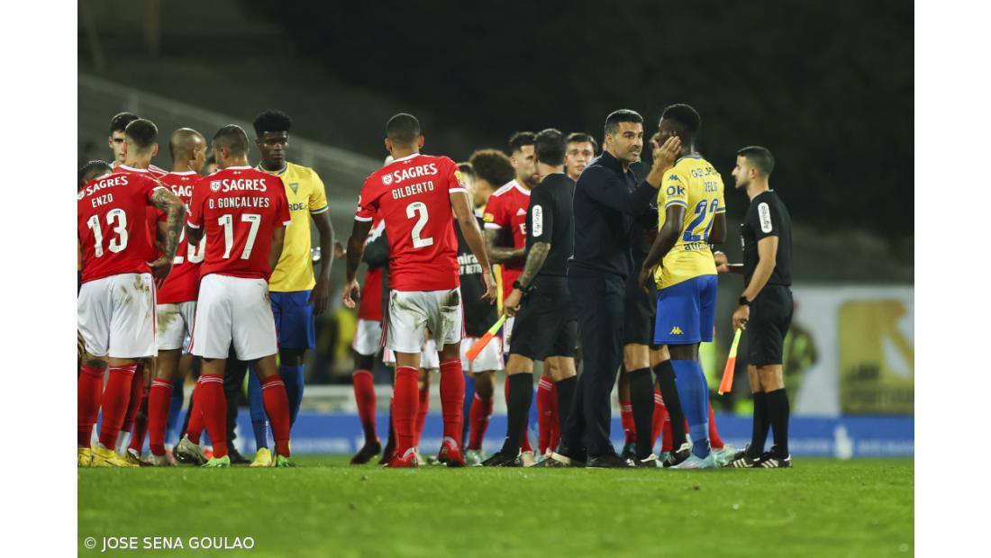 Benfica vence Gil Vicente e mantém oito pontos na frente antes da pausa