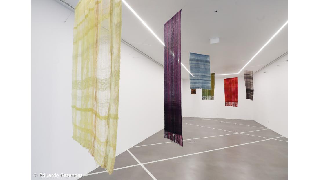 Design e artesanato cruzam-se em ‘Este cinzento é água e ar’  – Imagem 2